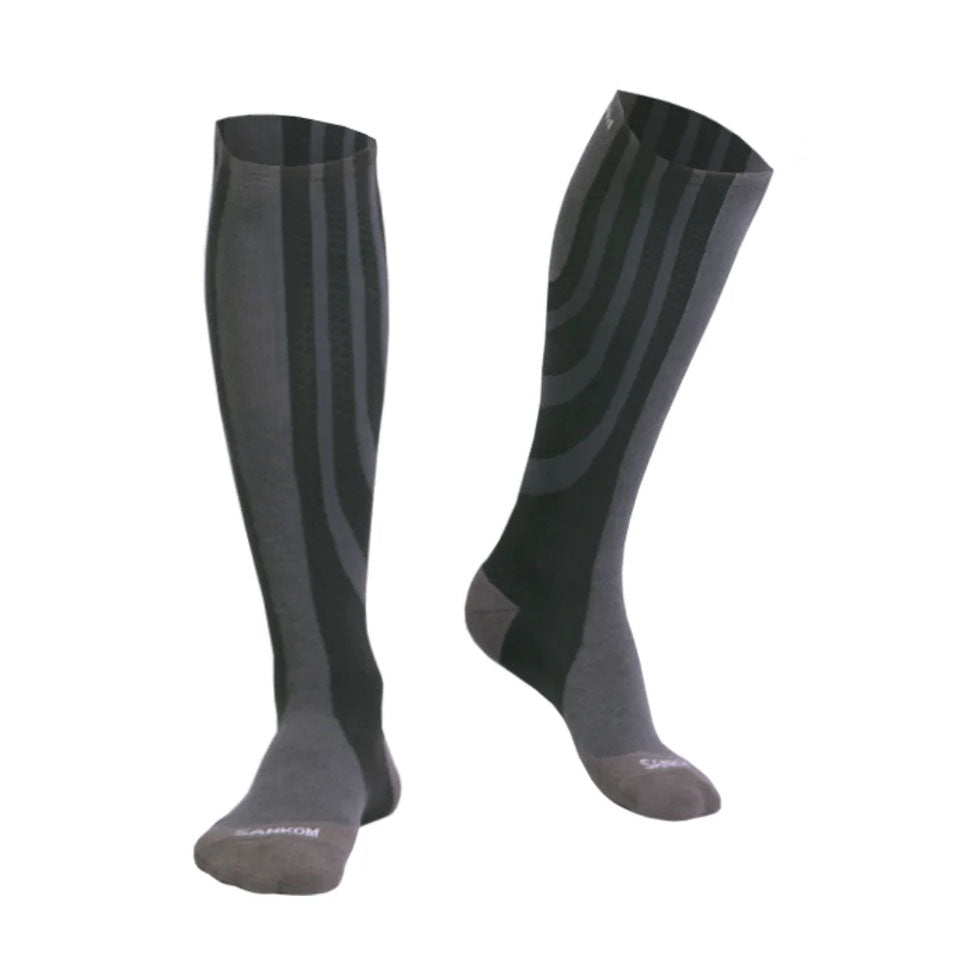 جوارب الضغط النشطة الحاصلة على براءة اختراع باللون الرمادي من سانكوم | صيدلية.كوم.