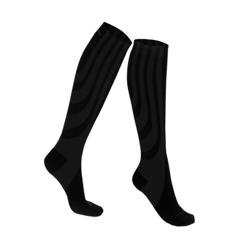 جوارب الضغط النشطة الحاصلة على براءة اختراع باللون الاسود من سانكوم | صيدلية.كوم.