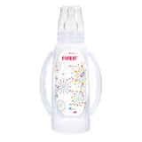 رضاعة أطفال بلاستيك مع يد من فارلين