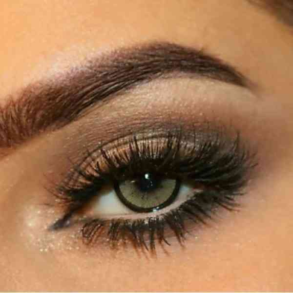 عدسات أنستازيا ذهبي.