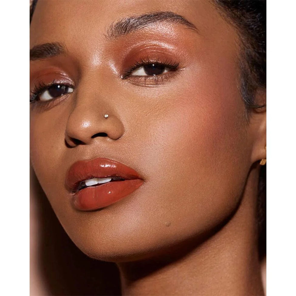 4- فينتي بيوتي ملمع ومكبر شفاه بومب كريم كوكي جار 04