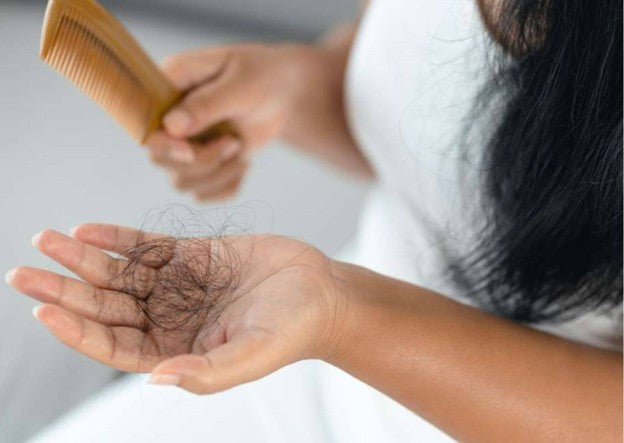 الدليل الشامل لعلاج تساقط الشعر عند الرجال والنساء الأسباب والحلول المضمونة
