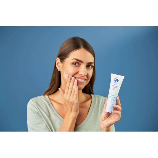 مقشر الوجه منظف خالي من الزيوت للبشره الحساسه من كيوفي 75 مل |  صيدلية.كوم.