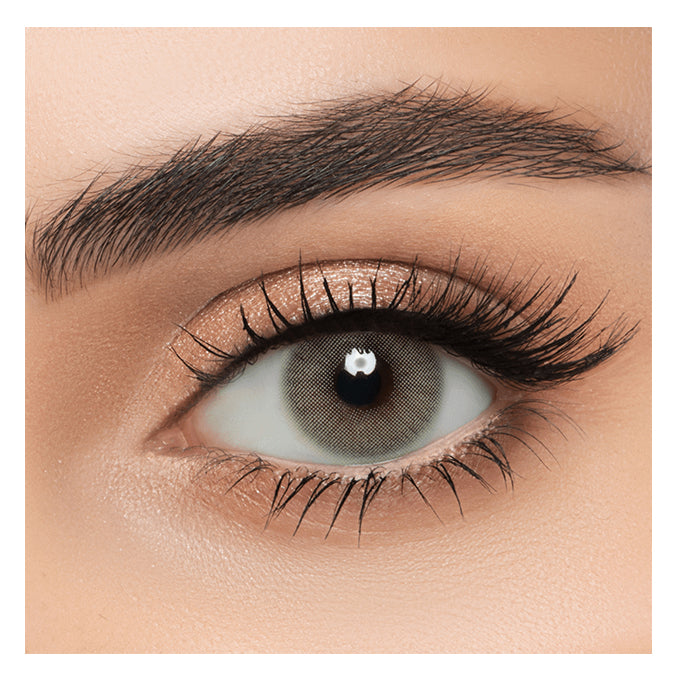 عدسات لايم لنس مي لاصقة.